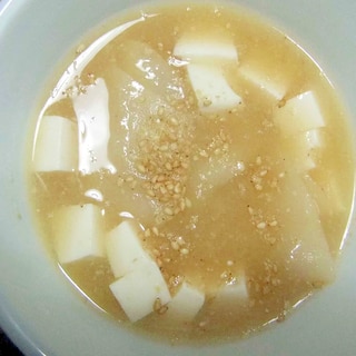 味噌ごま味の温かいスープ